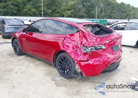 2024 Tesla Model Y Long Range Dual Motor All-Wheel Drive z USA, uszkodzony, nr VIN 7SAYGDEE5RA327888